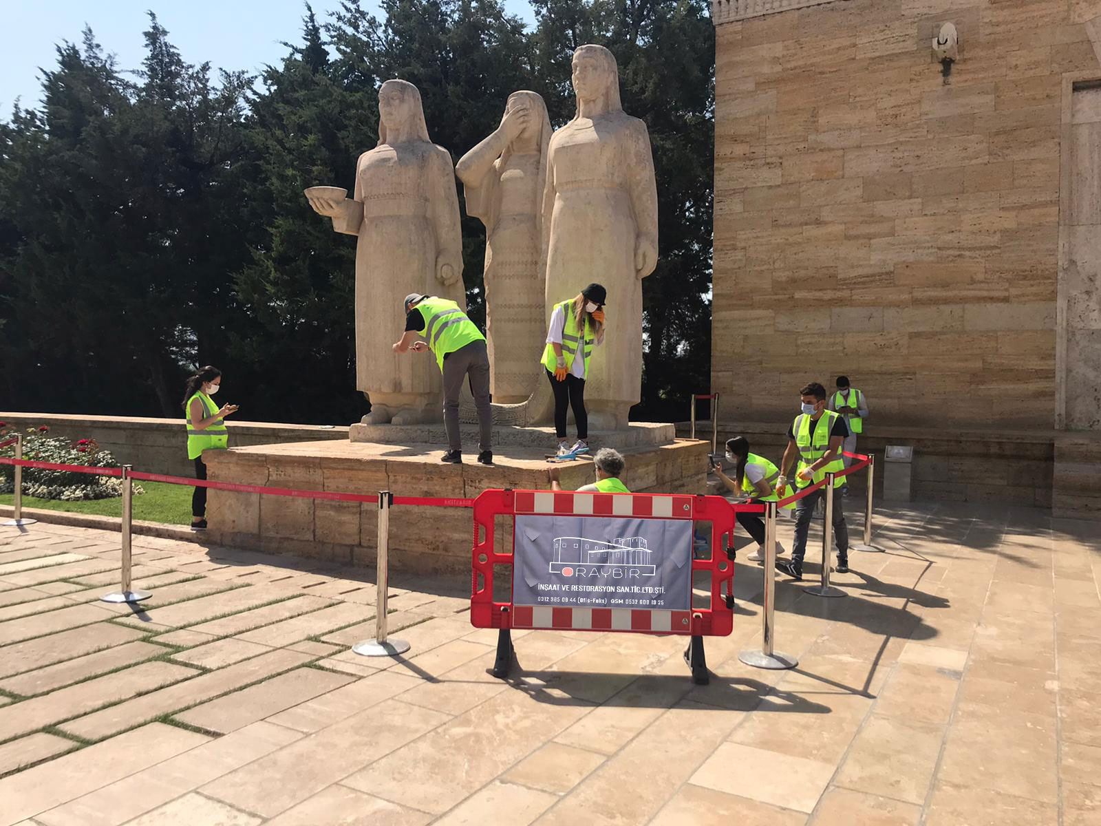 PROJEKT FÜR DIE RESTAURIERUNGSARBEITEN FÜR DIE IN ANITKABIR AUF DER STRASSE MIT LÖWEN BEFINDLICHEN STATUTEN DER TÜRKISCHEN MÄNNER-, TÜRKISCHEN FRAUEN- UND 24 LÖWENSTATUEN MIT DEM SOCKEL