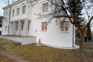 PROJEKT FÜR DIE RESTAURIERUNGSARBEITEN AN DEM GEBÄUDE IN POLEN/ WARSCHAU DER YUNUS-EMRE-INSTITUT UND ENTWURF UND HERSTELLUNG DER AUSSTATTUNG