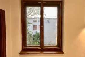 PROJEKT FÜR DIE RESTAURIERUNGSARBEITEN AN DEM GEBÄUDE IN POLEN/ WARSCHAU DER YUNUS-EMRE-INSTITUT UND ENTWURF UND HERSTELLUNG DER AUSSTATTUNG