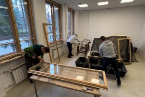 PROJEKT FÜR DIE RESTAURIERUNGSARBEITEN AN DEM GEBÄUDE IN POLEN/ WARSCHAU DER YUNUS-EMRE-INSTITUT UND ENTWURF UND HERSTELLUNG DER AUSSTATTUNG