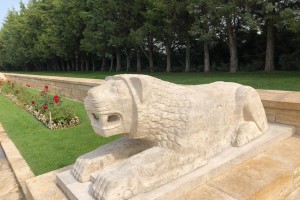 PROJEKT FÜR DIE RESTAURIERUNGSARBEITEN FÜR DIE IN ANITKABIR AUF DER STRASSE MIT LÖWEN BEFINDLICHEN STATUTEN DER TÜRKISCHEN MÄNNER-, TÜRKISCHEN FRAUEN- UND 24 LÖWENSTATUEN MIT DEM SOCKEL