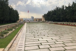 PROJEKT FÜR DIE RESTAURIERUNGSARBEITEN FÜR DIE IN ANITKABIR AUF DER STRASSE MIT LÖWEN BEFINDLICHEN STATUTEN DER TÜRKISCHEN MÄNNER-, TÜRKISCHEN FRAUEN- UND 24 LÖWENSTATUEN MIT DEM SOCKEL