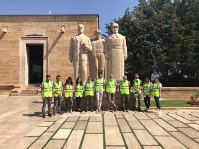 Projekt Für Die Restaurierungsarbeiten Für Die In Anıtkabir Auf Der Strasse Mit Löwen Befindlichen Statuten Der Türkischen Männer-, Türkischen Frauen- Und 24 Löwenstatuen Mit Dem Sockel