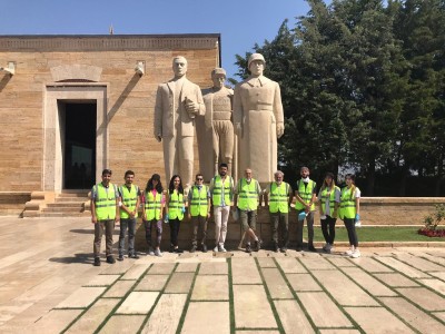 Projekt Für Die Restaurierungsarbeiten Für Die In Anitkabir Auf Der Strasse Mit Löwen Befindlichen Statuten Der Türkischen Männer-, Türkischen Frauen- Und 24 Löwenstatuen Mit Dem Sockel