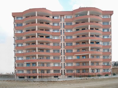 Durch Oraybir İnşaat Ve Restorasyon San. Tic. Ltd. Şti. In Den Jahren 2005–2006 Gebaute Wohnanlage Mit 36 Wohnungen